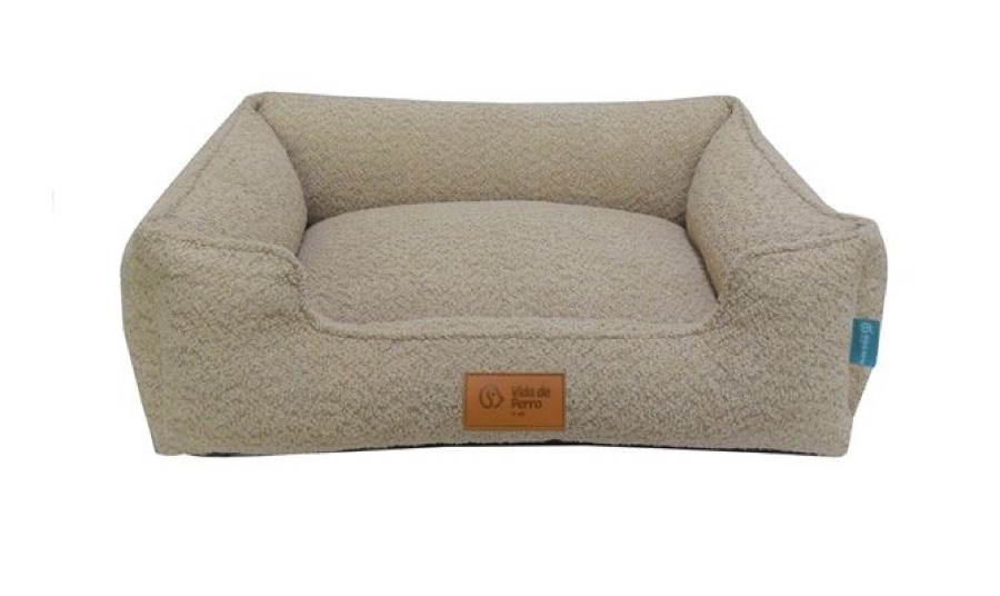 Cama con bordes acolchados