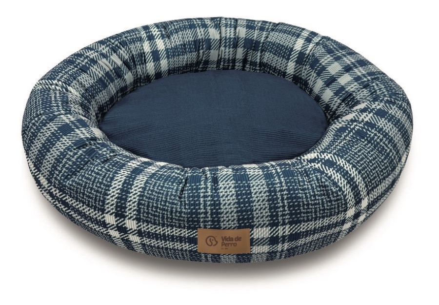 Cama azul marino con bordes
