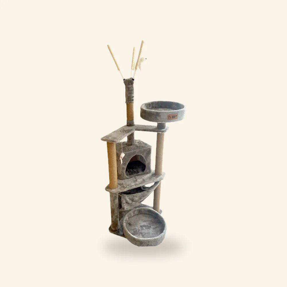 Árbol para gato gris