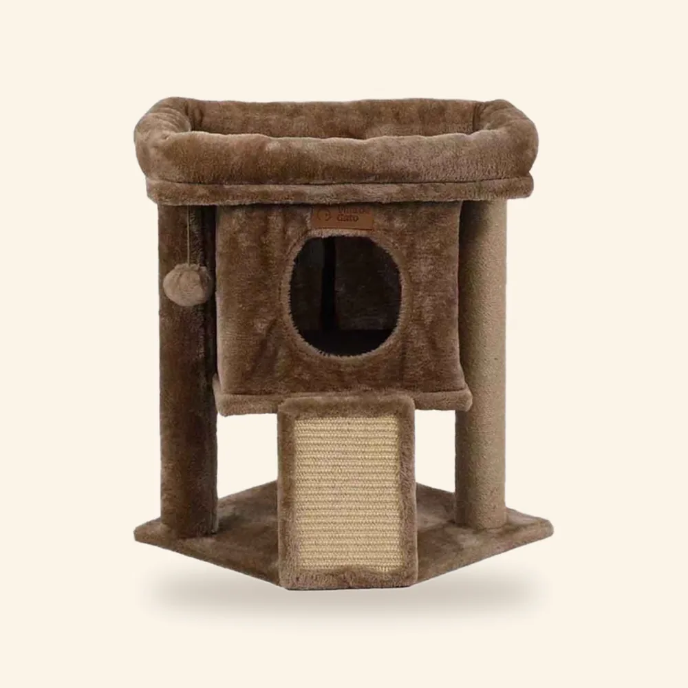 Árbol para gato marrón